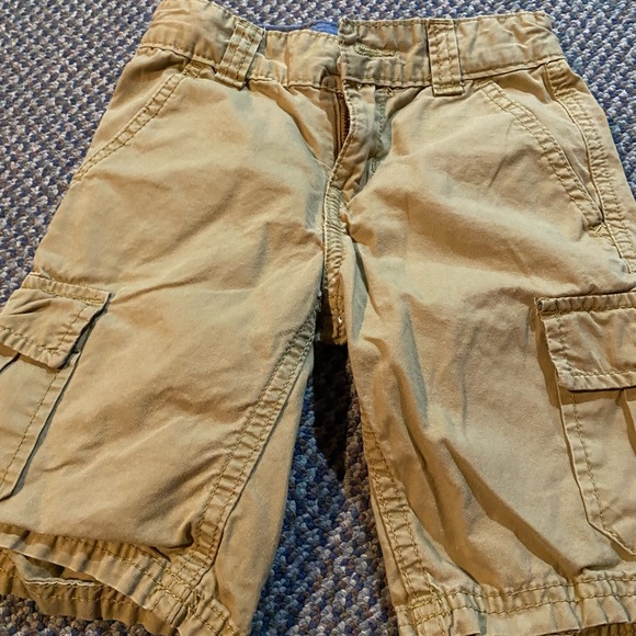 Levi's Other - Levi cargo shorts. Sz 4 (3-4 yrs). Khaki color. 2 cargo pockets velcro closure.